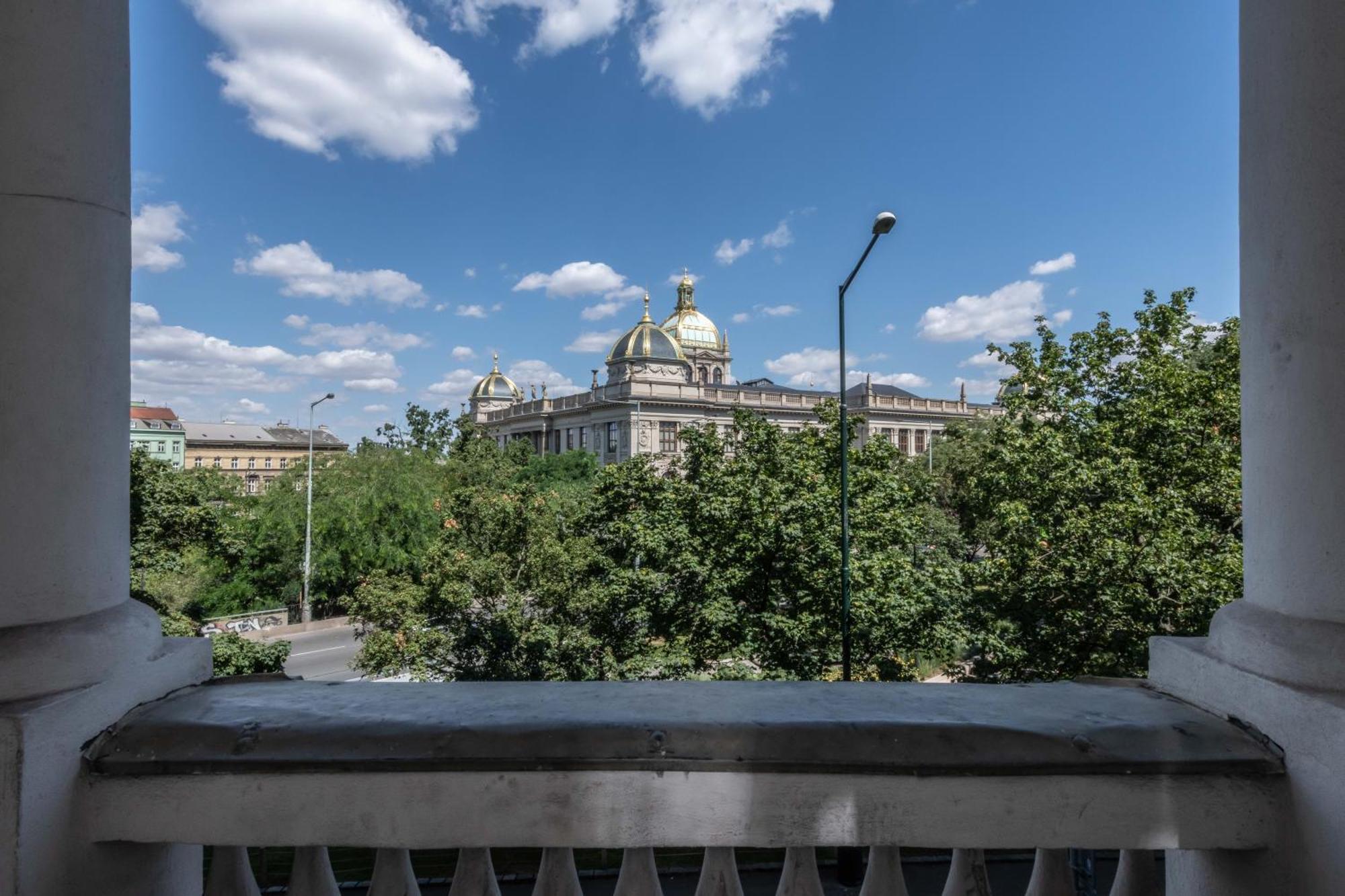 Centrally Located 3Bd Home Near National Museum Prague Exterior photo