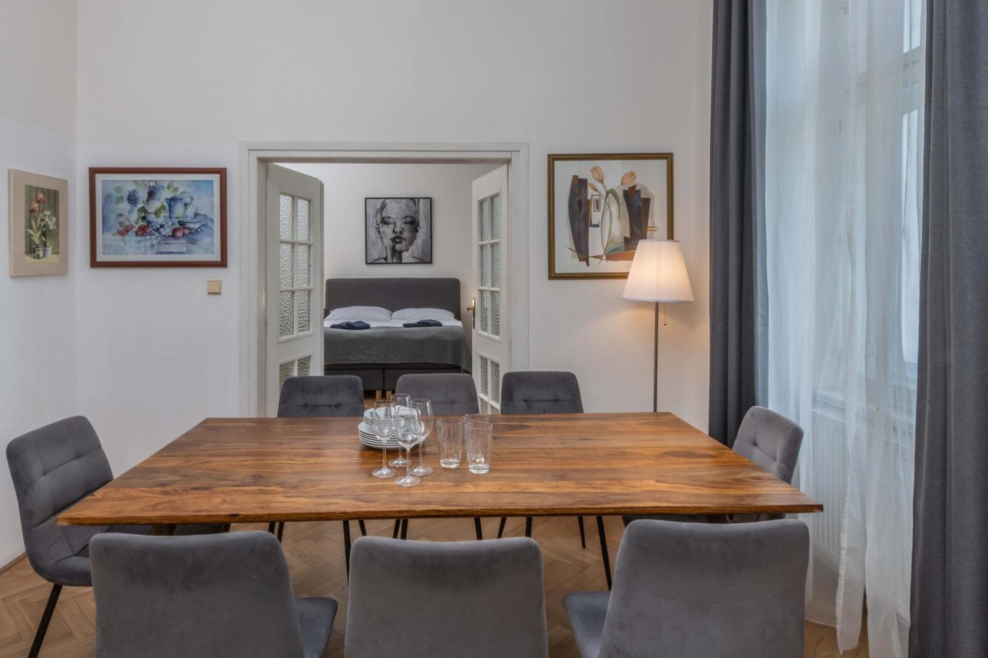 Centrally Located 3Bd Home Near National Museum Prague Exterior photo